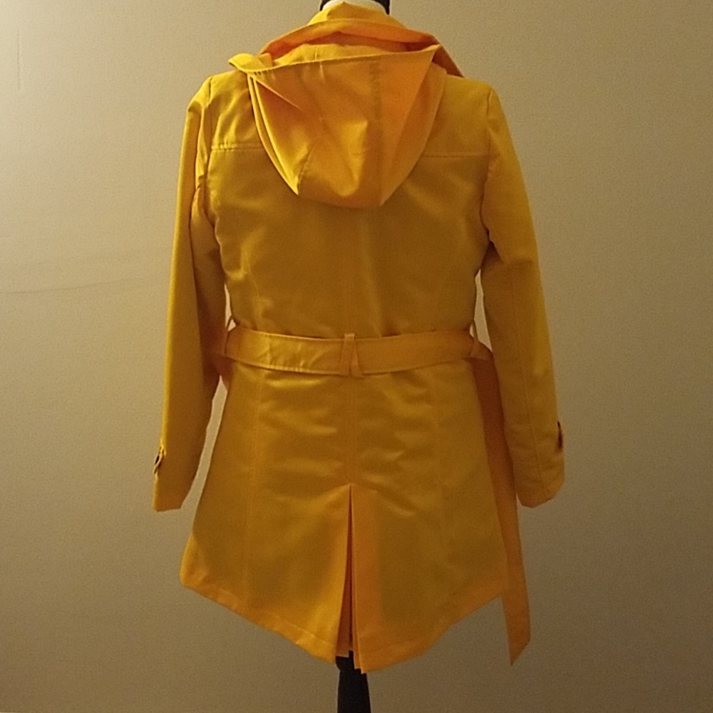 Golden sunshine yellow trench coat - Picture 2 of 5